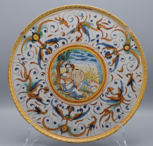 Deruta alzatina dish on stand, mythological scene- 18th century