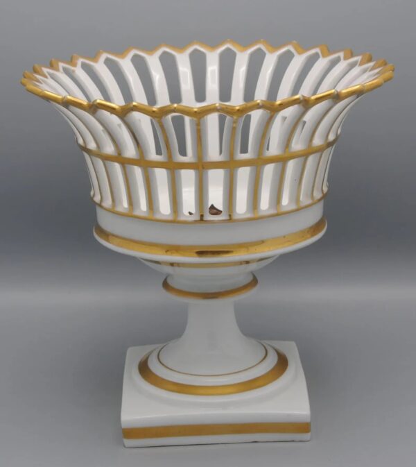 Porcelaine de Paris - Empire gilt reticulated basket, Early 19th century