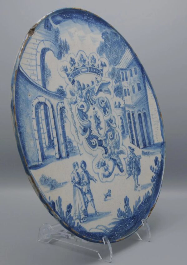 Savona - Armorial Alzatina dish on stand, 18th century, Savona Crest Mark