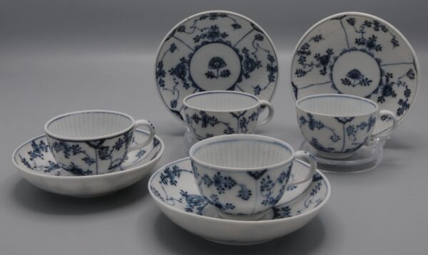 Meissen marcolini period - 4 cups and saucers "Strohblumenmuster", Strawflower decor. Late 18th century