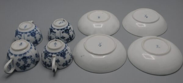 Meissen marcolini period - 4 cups and saucers "Strohblumenmuster", Strawflower decor. Late 18th century