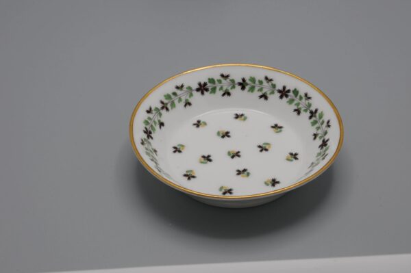 Clignancourt - Cup and saucer cornflowers, Tasse litron decor a barbeaux, late 18th century