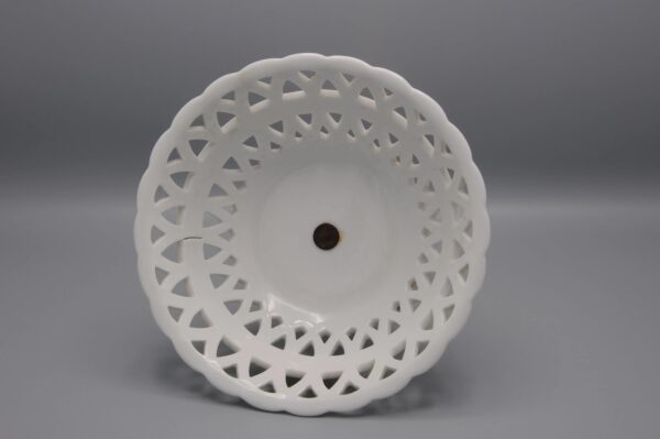 Porcelaine de Paris - Empire gilt reticulated basket, Early 19th century