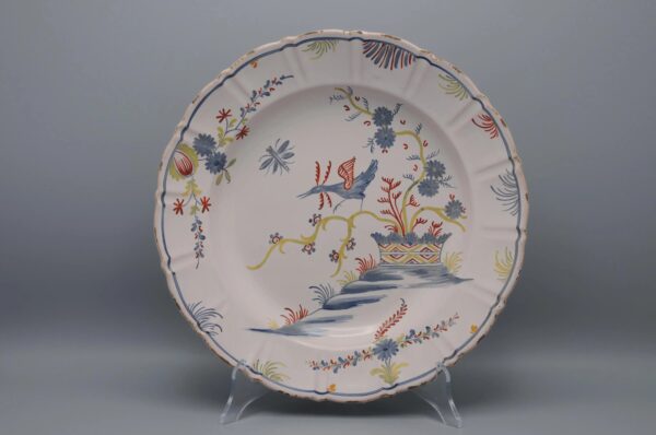 French faience dish with polychrome decoration of a trendy bird, Nevers or La Rochelle, ca 1800