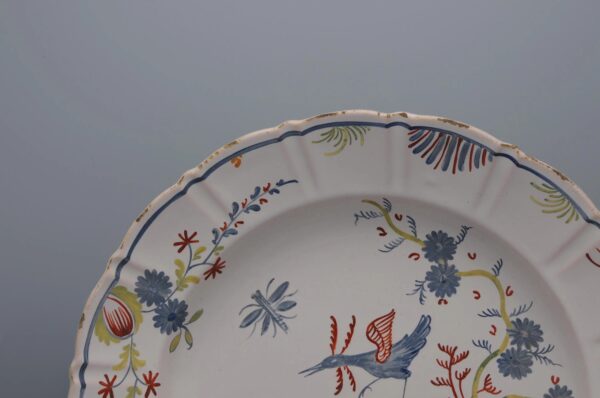 French faience dish with polychrome decoration of a trendy bird, Nevers or La Rochelle, ca 1800