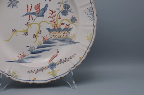 French faience dish with polychrome decoration of a trendy bird, Nevers or La Rochelle, ca 1800