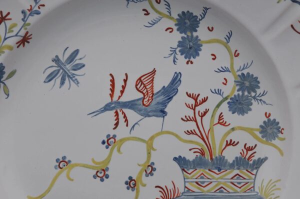 French faience dish with polychrome decoration of a trendy bird, Nevers or La Rochelle, ca 1800