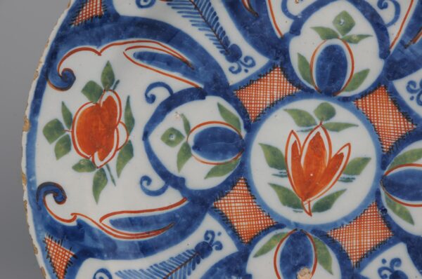 Pair of 18th century polychrome Delft blue, green and orange plates by 'De Paauw'