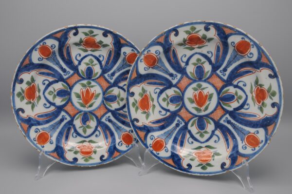 Pair of 18th century polychrome Delft blue, green and orange plates by 'De Paauw'