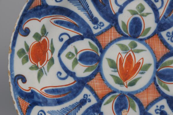 Pair of 18th century polychrome Delft blue, green and orange plates by 'De Paauw'