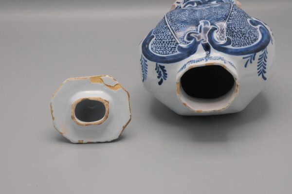 Delftware Vase - "the Lampetkan", Delft 18th century