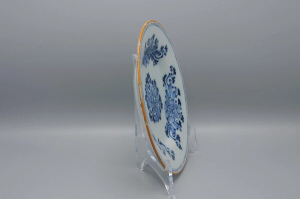 Delft - Floral chrysanthemum plate by "The Porceleyne Bijl' - Late 18th century