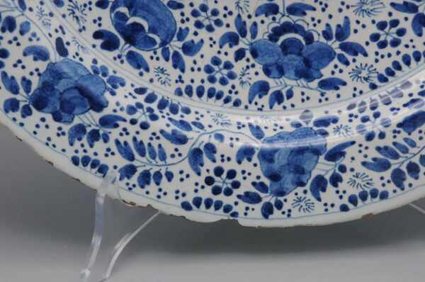 Delft - Charger with 'mille fleurs' decor, early 18th century