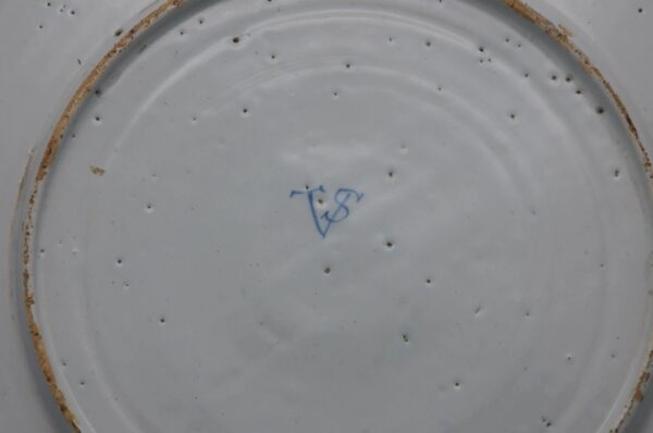 Delft - Charger with 'mille fleurs' decor, early 18th century
