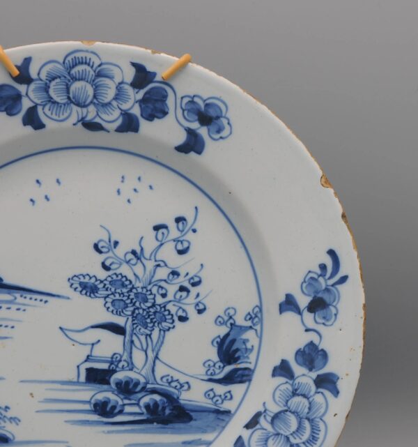 English Delft - Blue and white plate - 18th century