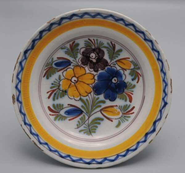 Delft polychrome 'Boerendelft' small plate - early 19th century