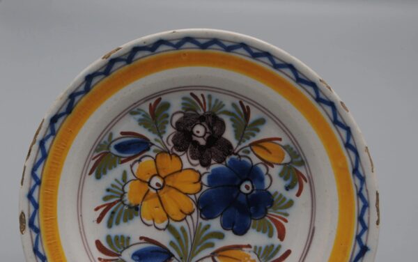 Delft polychrome 'Boerendelft' small plate - early 19th century