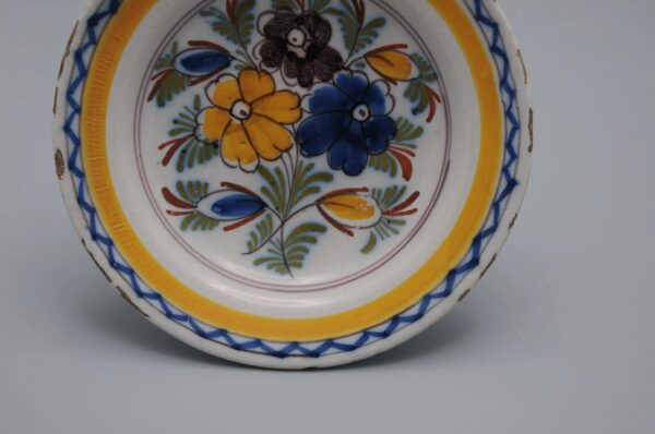Delft polychrome 'Boerendelft' small plate - early 19th century