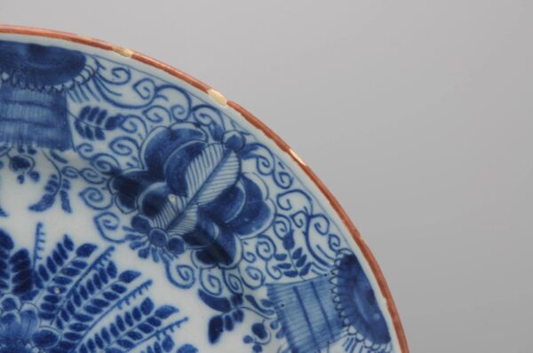Pair of Delft 'Peacock' chargers by Pieter Paree - second half 18th century