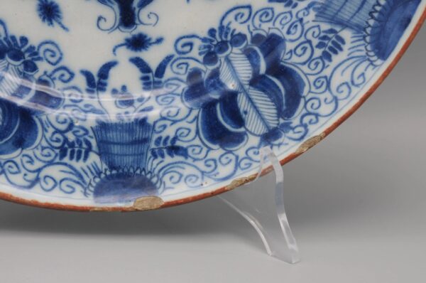 Pair of Delft 'Peacock' chargers by Pieter Paree - second half 18th century