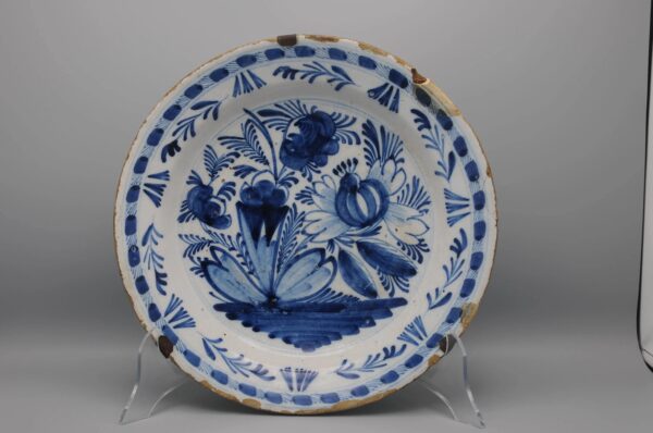 Delft Blue and White 'Boerendelft' charger - early 19th century