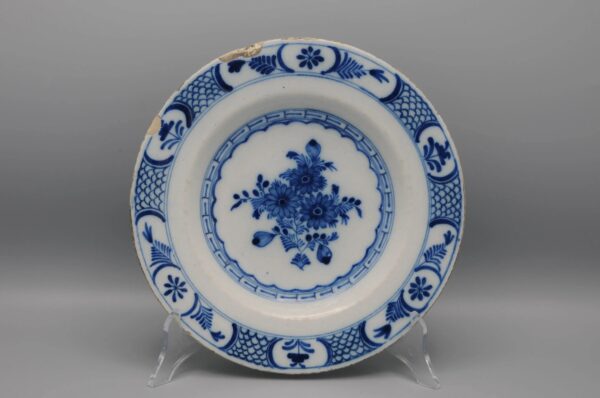 Delft Blue and White Chinoiserie Plate - Second half 18th century