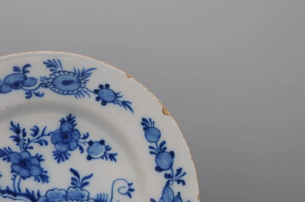 Delft blue and white chinoiserie plate - Mid 18th century