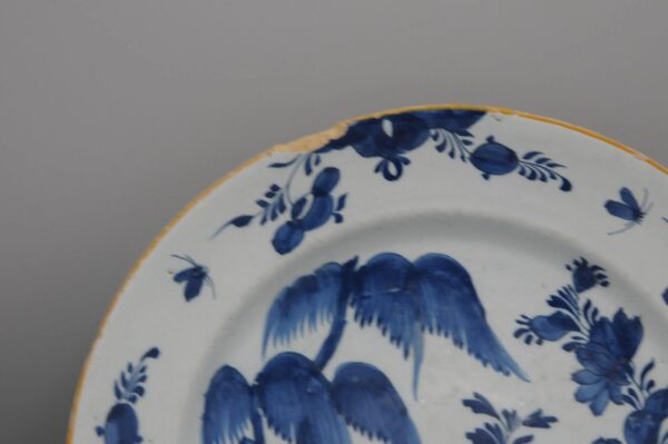 Delft Chinoiserie Charger - De Claauw, mid 18th century