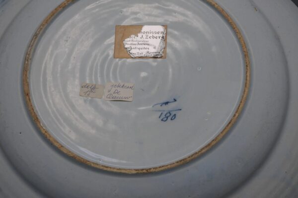 Delft Chinoiserie Charger - De Claauw, mid 18th century