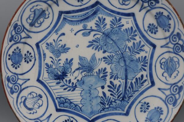 Delft "De Witte Starre" - 18th century Dragonfly Charger