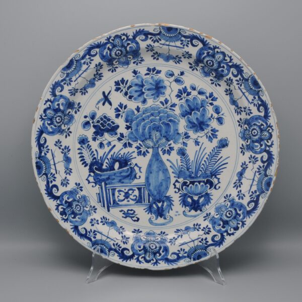 Delft - Charger with chinoiserie decor, 18th century