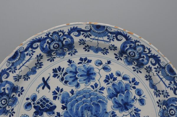 Delft - Charger with chinoiserie decor, 18th century