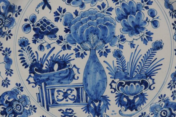 Delft - Charger with chinoiserie decor, 18th century