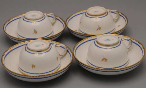 Vienna porcelain, 4 cups and saucers, Neoclassical, 1781