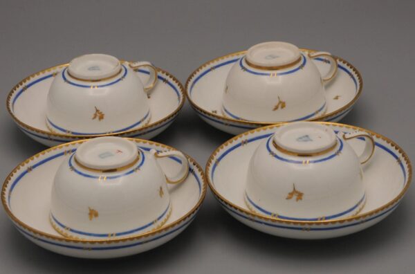 Vienna porcelain, 4 cups and saucers, Neoclassical, 1781