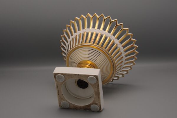 Porcelaine de Paris - Empire gilt reticulated basket, Early 19th century