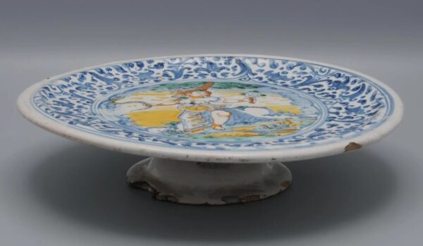 Deruta alzatina dish on stand, 18th century depicting Prudentia- 18th century