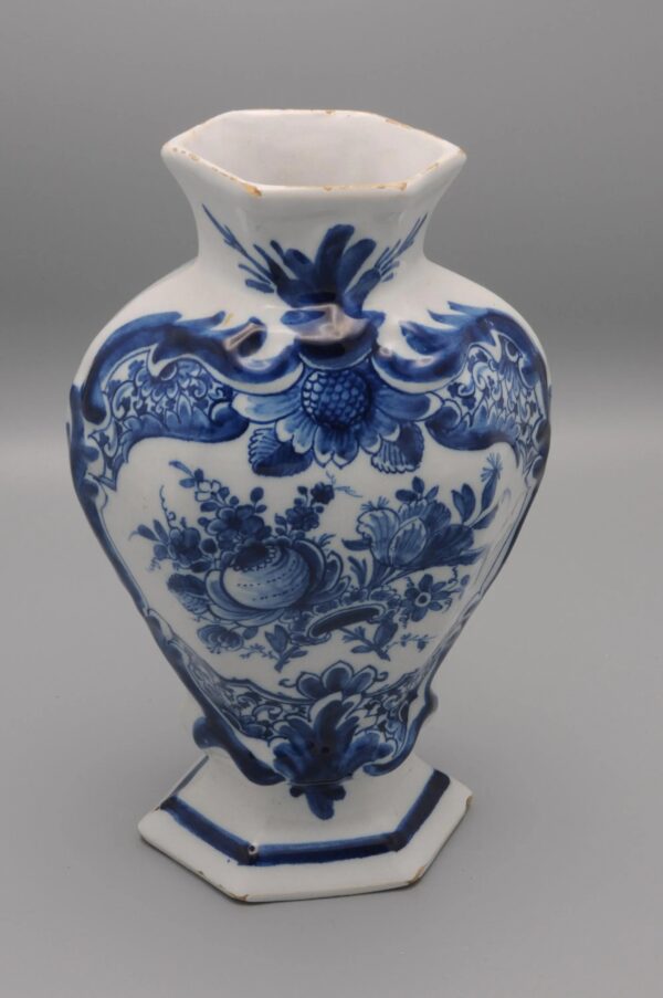 Delftware Vase - "de Claauw", Delft 18th century