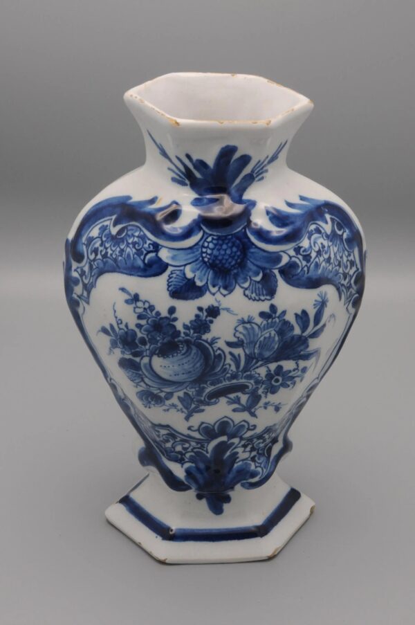 Delftware Vase - "de Claauw", Delft 18th century
