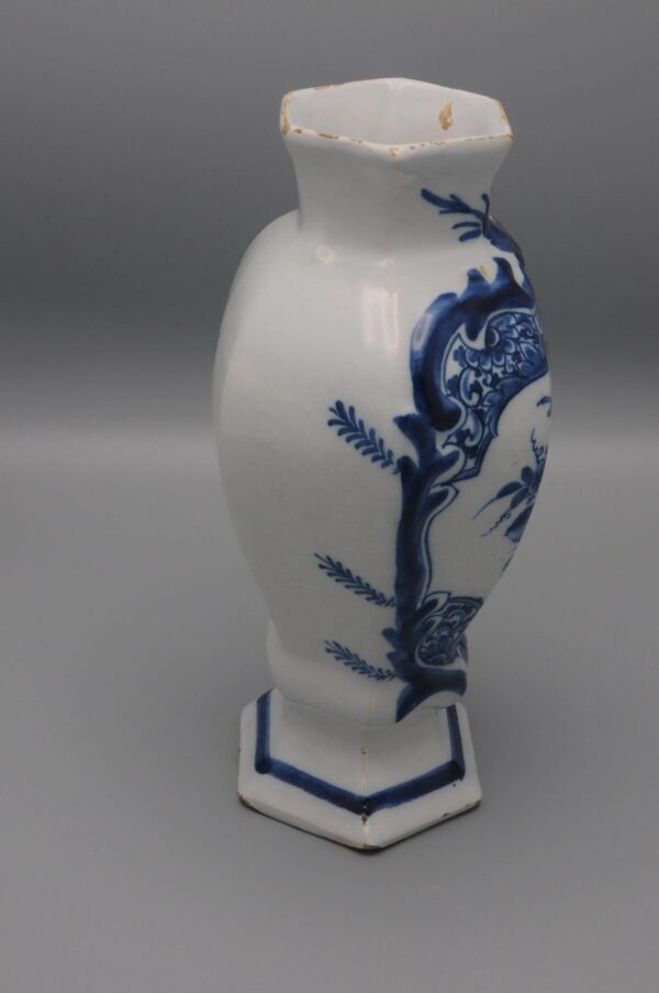 Delftware Vase - "de Claauw", Delft 18th century