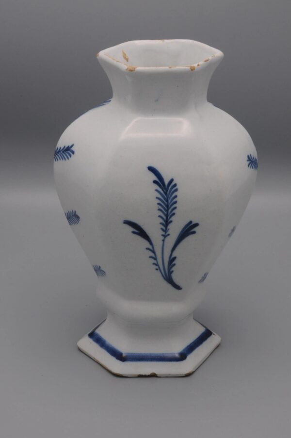 Delftware Vase - "de Claauw", Delft 18th century