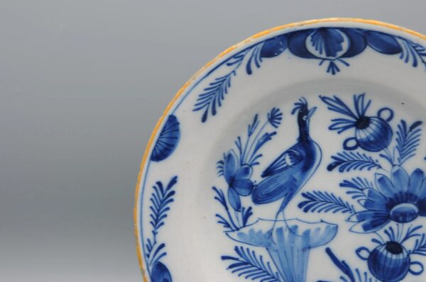 Delft blue and white plate depicting a bird - Early 19th century