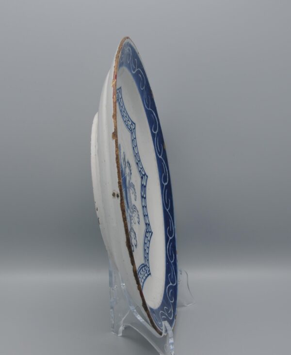 Delft Blue charger with floral cartouche - 18th century