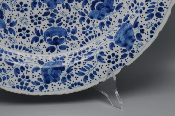 Delft - Charger with 'mille fleurs' decor, early 18th century