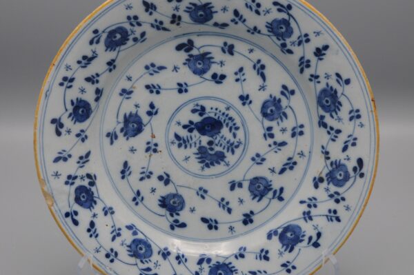 Delft plate "mille fleurs / scattered flowers - Mid 18th century