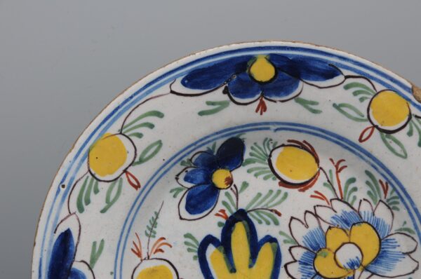 Delft polychrome 'Boerendelft' plate - early 19th century