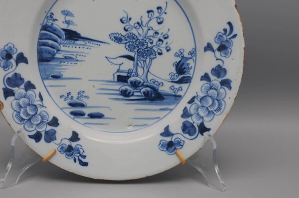 English Delft - Blue and white plate - 18th century