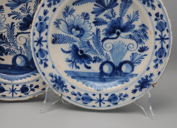 Delft Blue and White - set of 3 'Boerendelft' plates - early 19th century