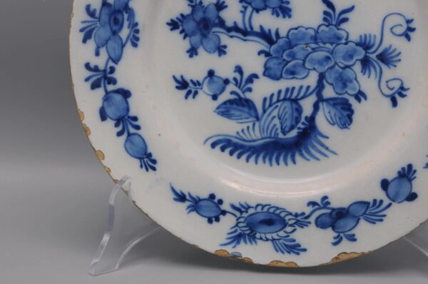 Delft blue and white chinoiserie plate - Mid 18th century