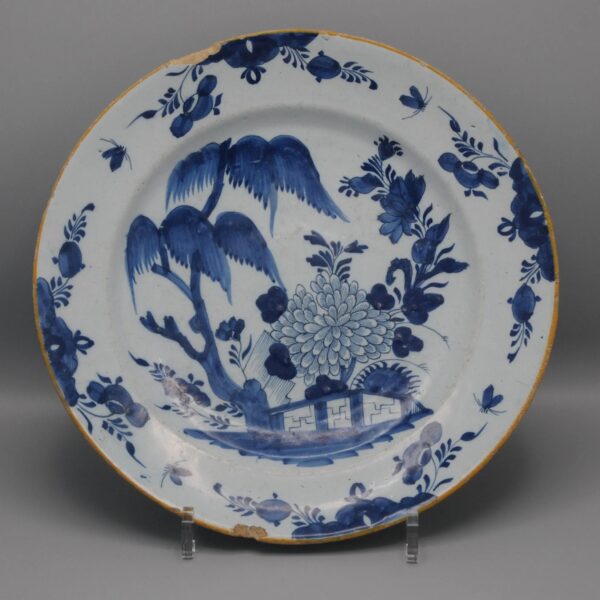 Delft Chinoiserie Charger - De Claauw, mid 18th century
